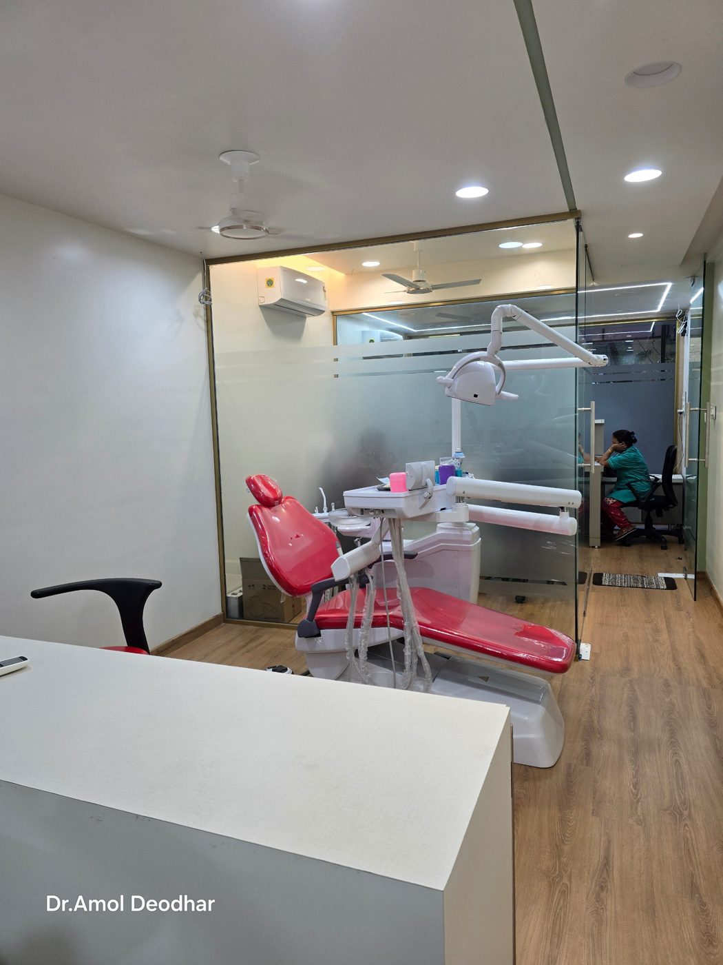 Dental chair with glass partition